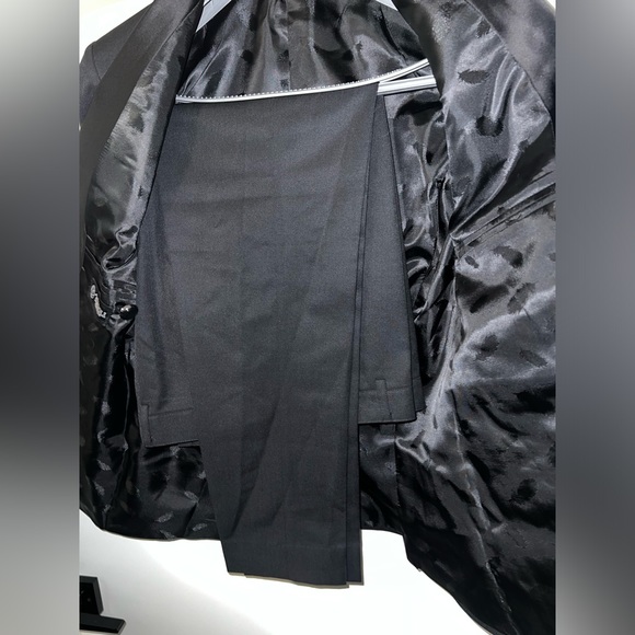 Tailored Black Tuxedo Suit for sale - Picture 4 of 7